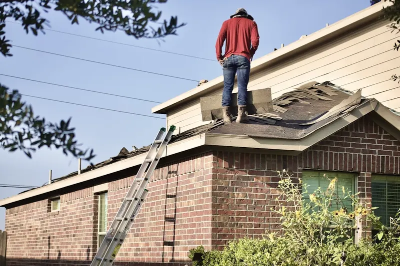 Professional roofer working on a residential roof in Downtown Elgin